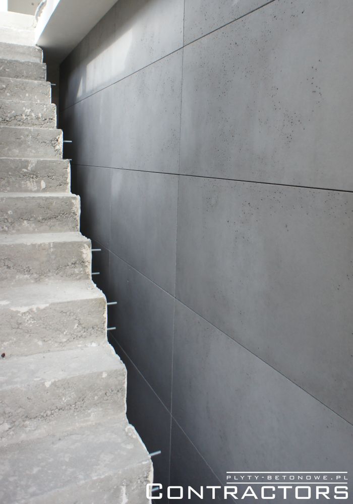Podest z betonu architektonicznego i płyty na ścianie