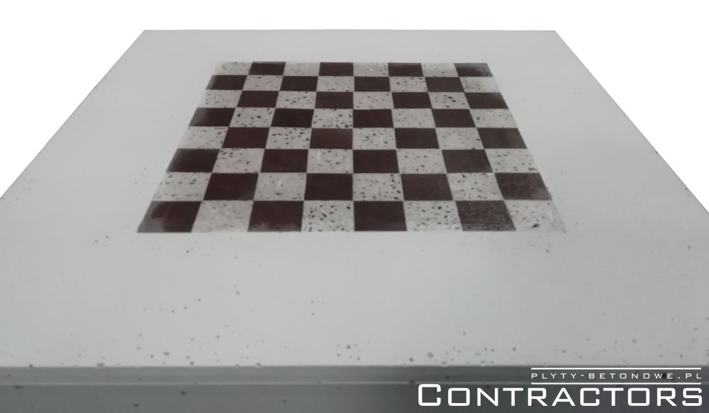 Stolik betonowy z szachownicą